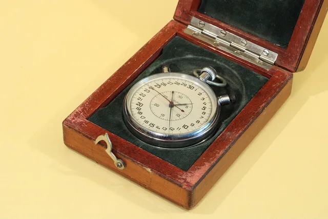 russian, stopwatch, slava, rattrapante, timer, mechanical, timepiece, case, split-second. Measuring the delay between trigger and completed action